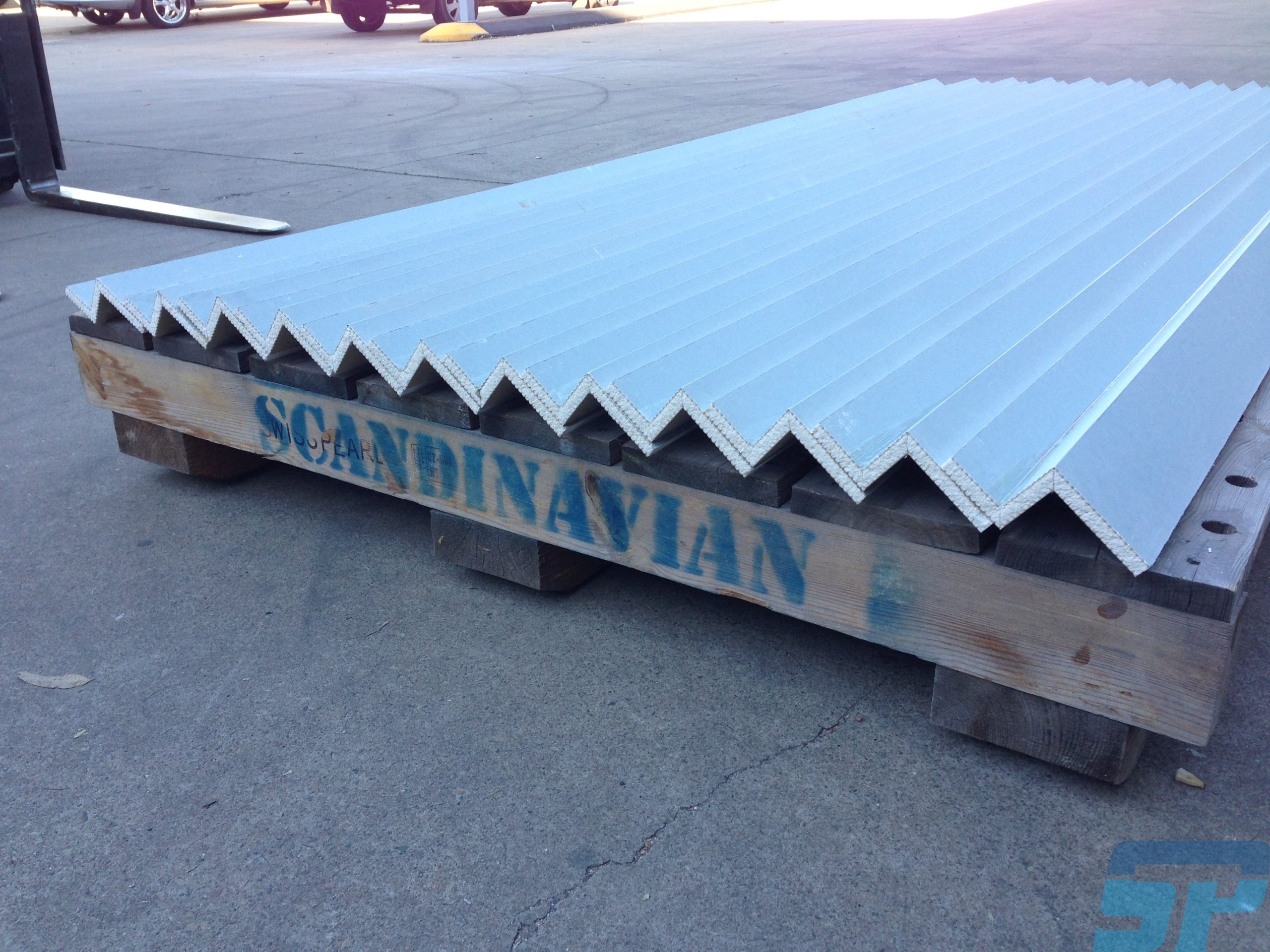 Z shape plasterboard bulkheads