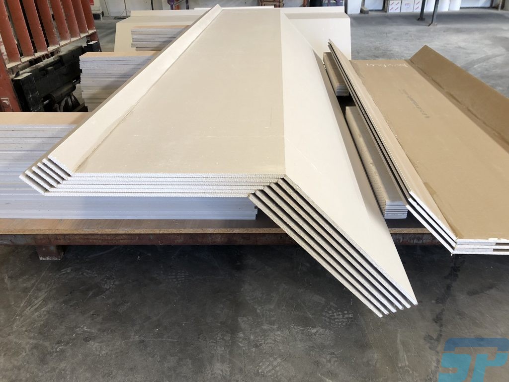 Angled Z shaped plasterboard profiles
